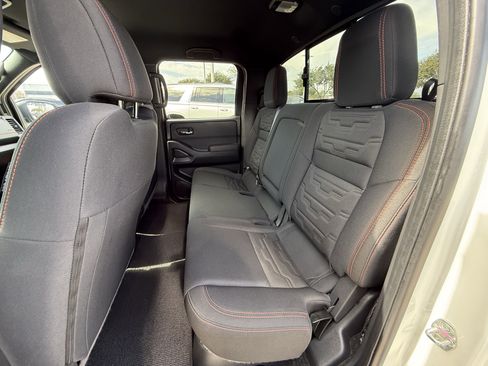 Used 2024 Nissan Frontier PRO-4X image 29