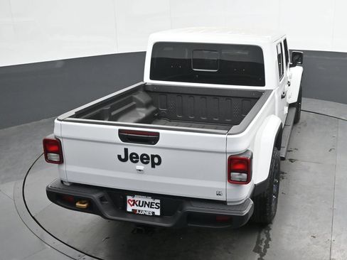 New 2026 Jeep Gladiator Sport AWD/4WD image 32
