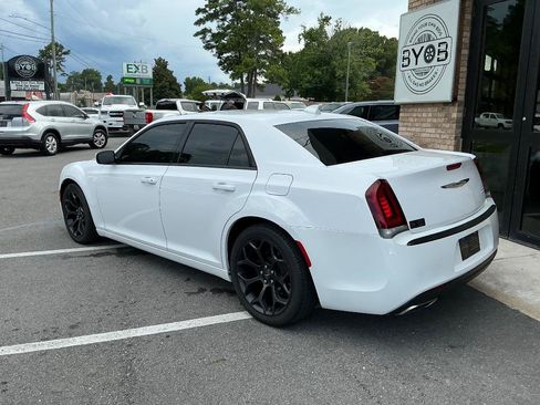 Used 2019 Chrysler 300 S RWD image 8