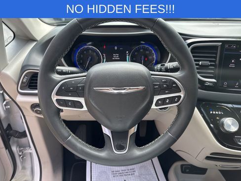 Used 2023 Chrysler Pacifica Touring-L FWD image 28