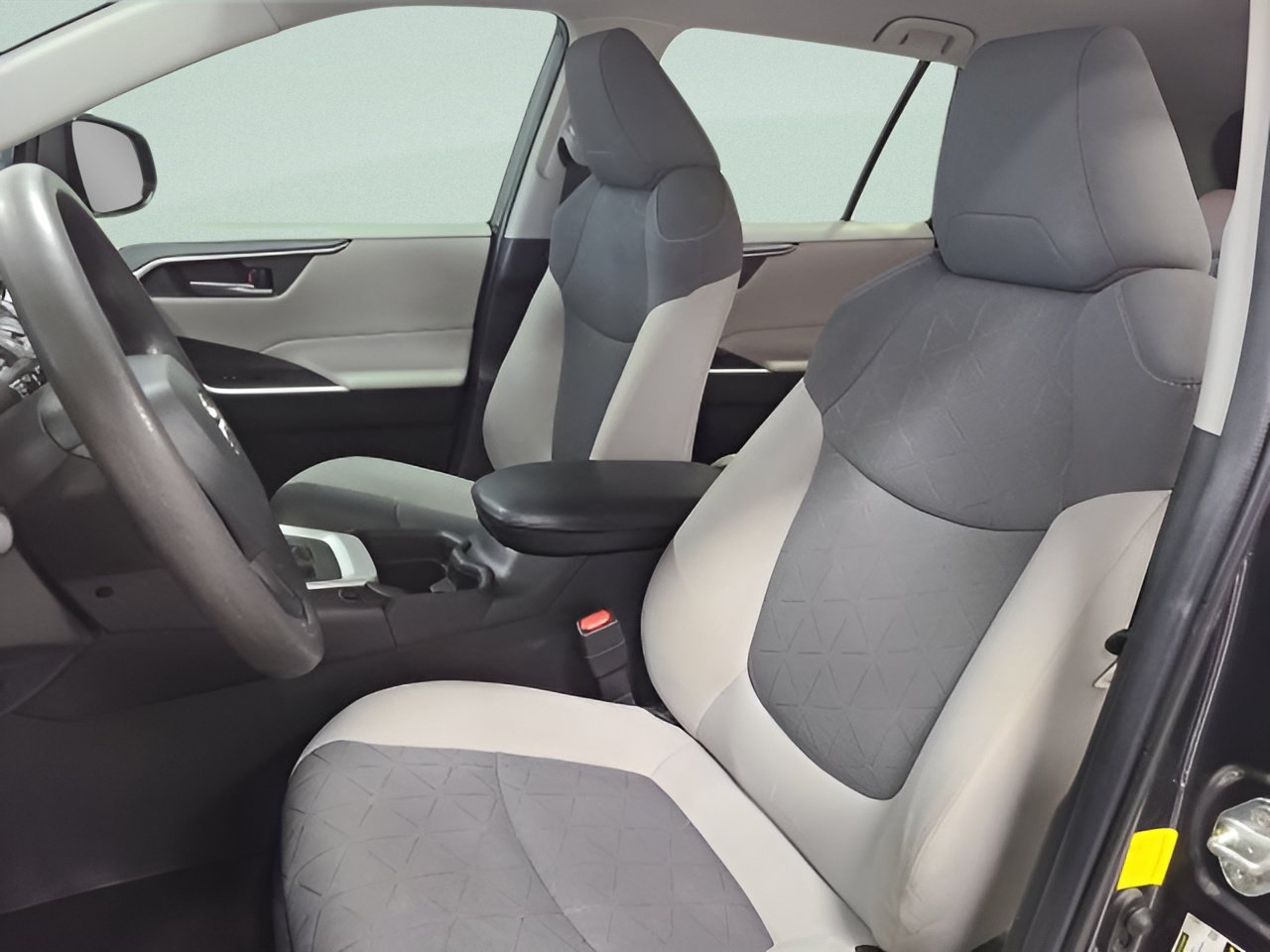 Used 2020 Toyota RAV4 XLE AWD/4WD image 18