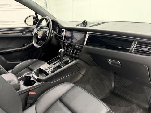 Certified 2024 Porsche Macan S AWD/4WD image 24