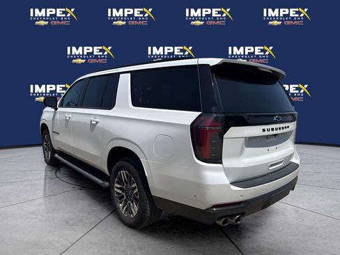 Used 2025 Chevrolet Suburban Z71 AWD/4WD image 2