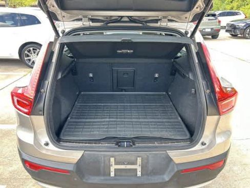 Used 2024 Volvo XC40 B5 Plus w/ Protection Package Premier AWD/4WD image 8