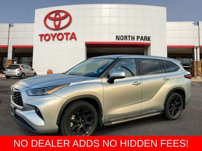 Used 2022 Toyota Highlander LE