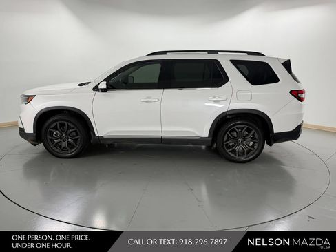Used 2023 Honda Pilot Touring image 9