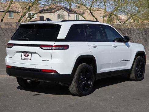 Used 2024 Jeep Grand Cherokee Limited w/ Luxury Tech Group II image 9