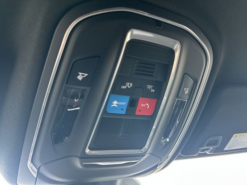 New 2025 Jeep Grand Cherokee Laredo image 18