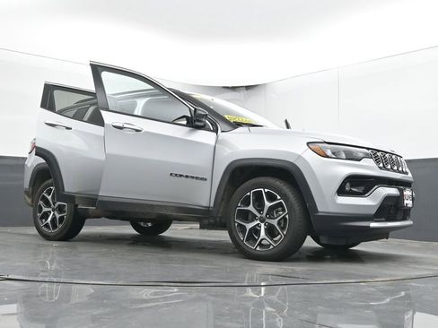 Used 2025 Jeep Compass Limited AWD/4WD image 70