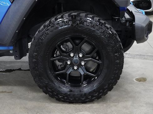 Used 2024 Jeep Wrangler Unlimited AWD/4WD image 34