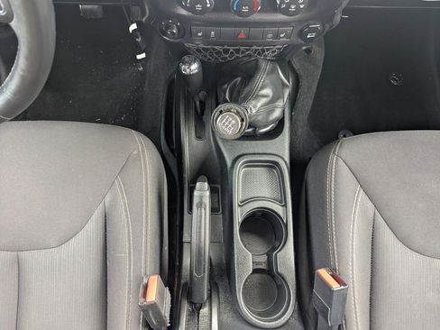 Used 2015 Jeep Wrangler Unlimited Sahara w/ Connectivity Group AWD/4WD image 11