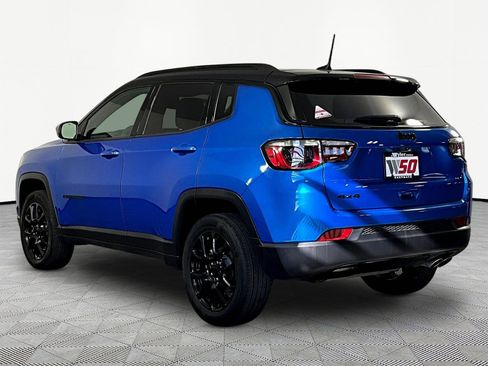 Used 2022 Jeep Compass Latitude AWD/4WD image 4
