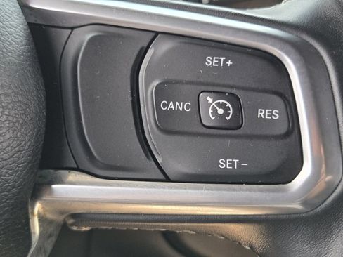 Used 2018 Jeep Wrangler Unlimited Sahara AWD/4WD image 28