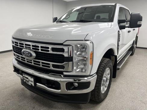 Used 2023 Ford F350 XLT image 4