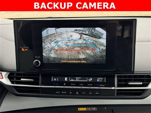 Certified 2025 Toyota Sienna LE image 4