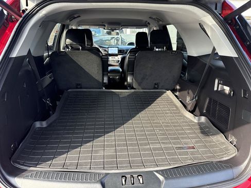 Used 2020 Ford Explorer XLT w/ Equipment Group 202A AWD/4WD image 22