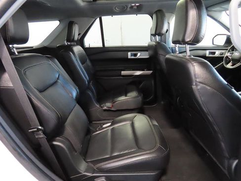 Used 2022 Ford Explorer Limited w/ Equipment Group 301A RWD image 33