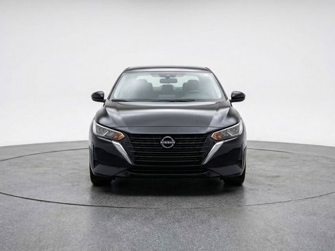 Used 2025 Nissan Sentra SV image 2