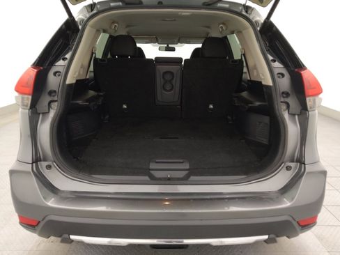 Used 2018 Nissan Rogue SV image 29