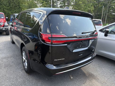 New 2027 Chrysler Pacifica Select w/ Family Tech Group AWD/4WD image 5