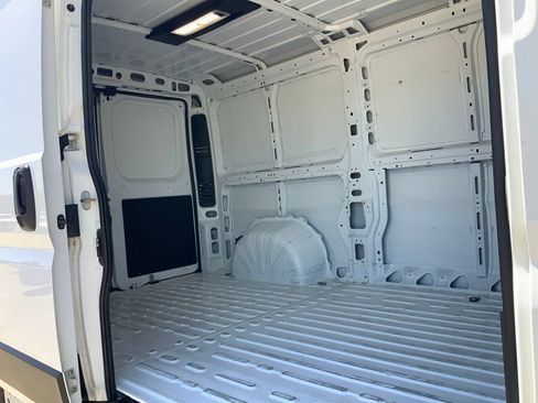 Used 2025 RAM ProMaster 2500 w/ Convenience Group FWD image 6