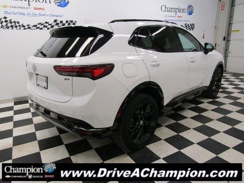 Used 2022 Buick Envision Essence w/ Sport Touring Package image 11