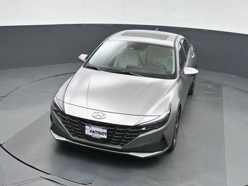Used 2023 Hyundai Elantra Limited image 35