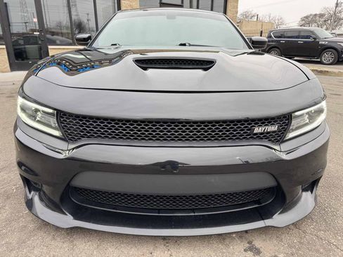 Used 2017 Dodge Charger R/T image 2