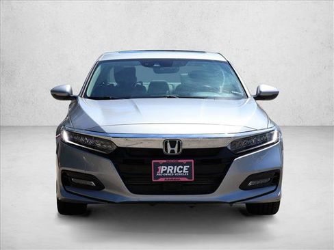 Used 2018 Honda Accord Touring image 2