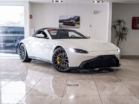 Used 2023 Aston Martin V8 Vantage Roadster RWD image 5