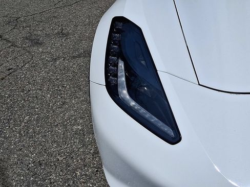 Used 2018 Chevrolet Corvette Stingray Coupe RWD image 14
