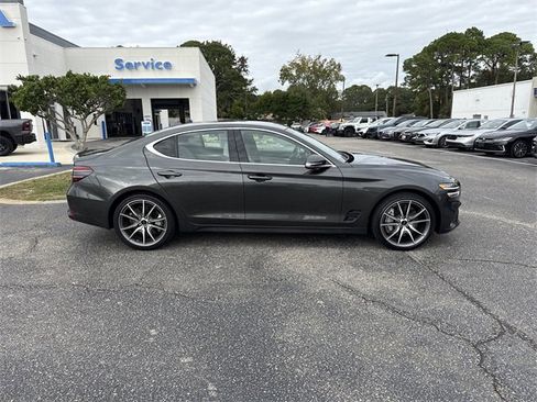 Used 2025 Genesis G70 2.5T image 4