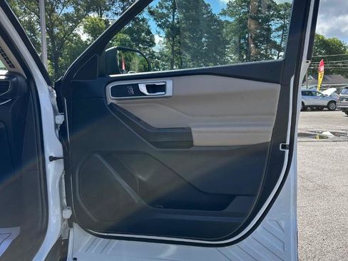 Used 2020 Ford Explorer XLT w/ Equipment Group 202A RWD image 8
