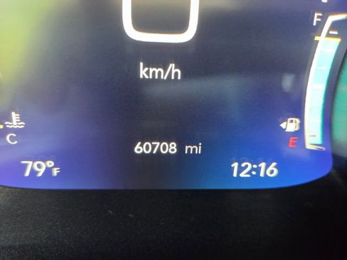 Used 2023 Chrysler Pacifica Touring-L FWD image 19
