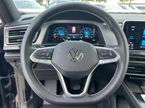 Certified 2024 Volkswagen Atlas Cross Sport SE w/ Panoramic Sunroof Package FWD image 19