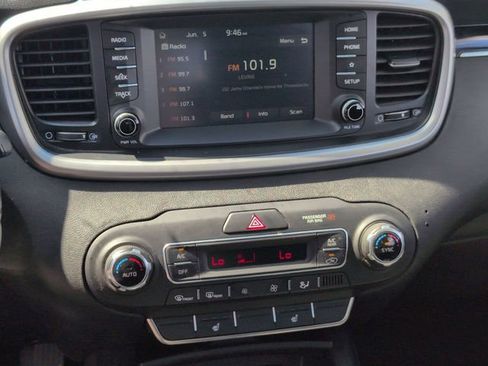 Used 2019 Kia Sorento S FWD image 15