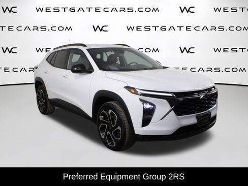 Used 2024 Chevrolet Trax RS w/ Driver Confidence Package image 2