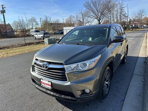 Used 2016 Toyota Highlander XLE image 6