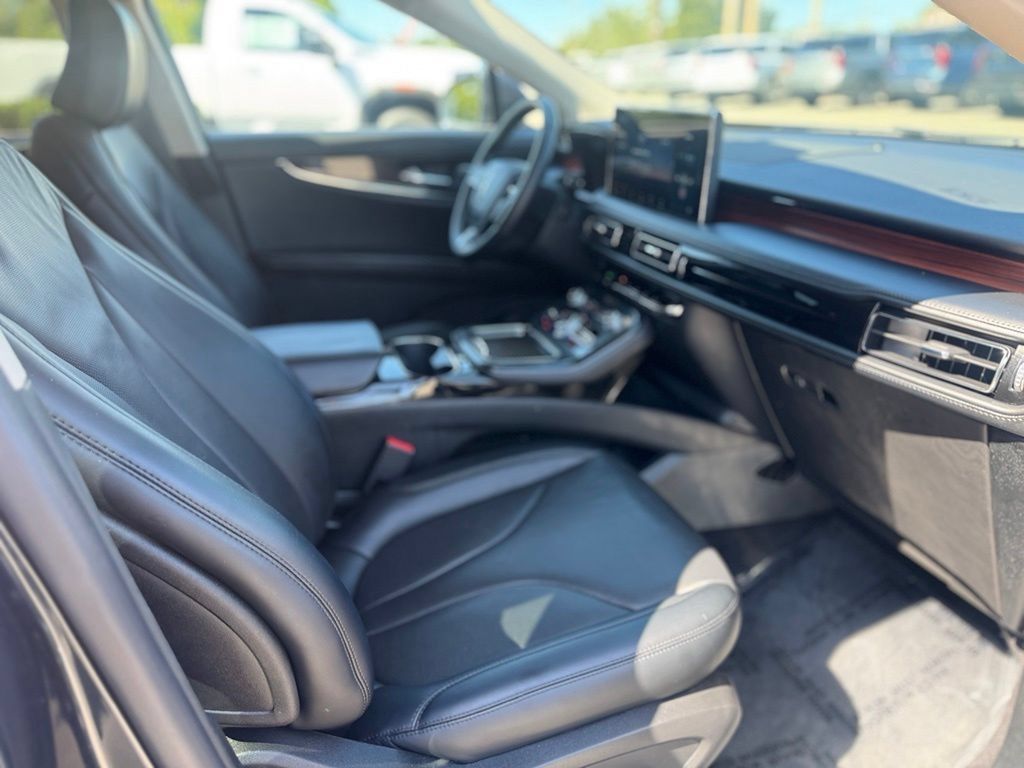 Used 2023 Lincoln Nautilus Reserve AWD/4WD image 11