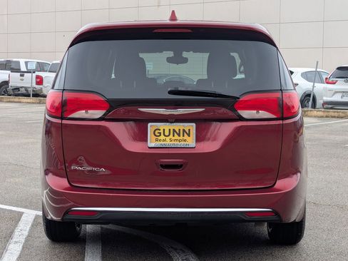 Used 2017 Chrysler Pacifica Touring Plus w/ Security Group image 5