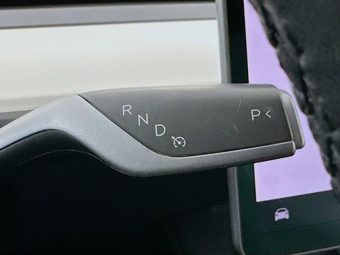 Used 2022 Tesla Model Y Long Range image 17