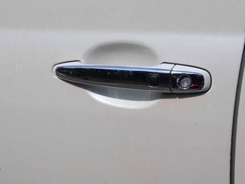 Used 2011 Toyota Avalon Limited image 20