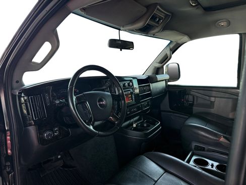 Used 2019 GMC Savana 2500 RWD image 9