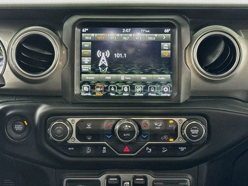 Used 2021 Jeep Wrangler Unlimited Sahara AWD/4WD image 15