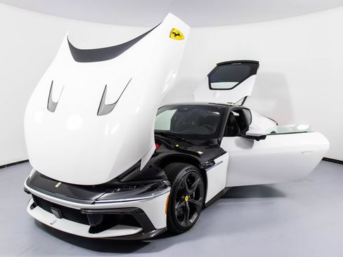 Certified 2025 Ferrari 12Cilindri RWD image 33
