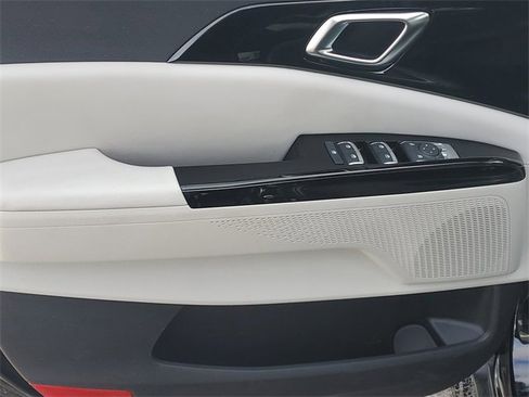 Certified 2023 Kia Carnival EX image 16