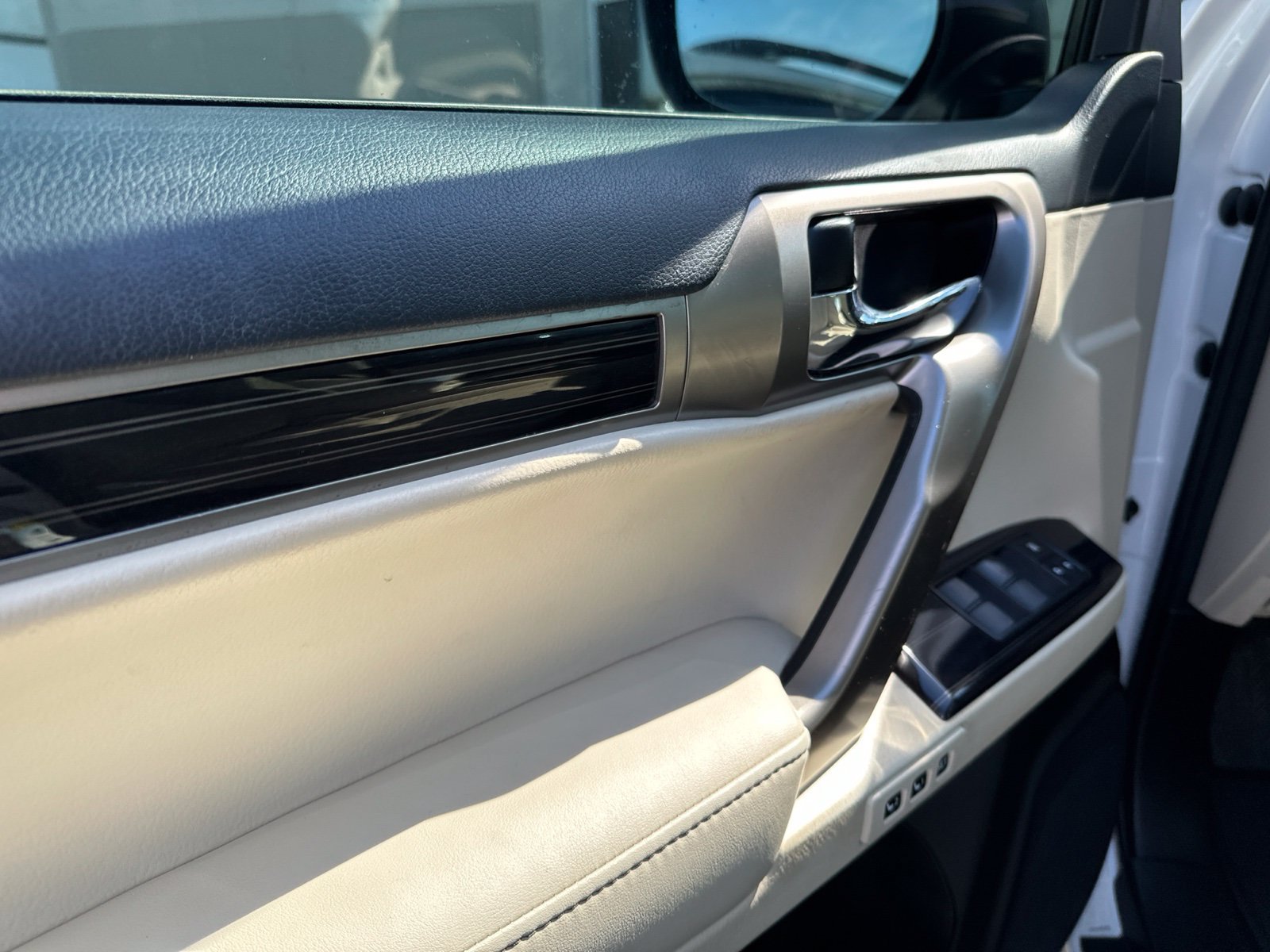 Used 2021 Lexus GX 460 Premium w/ Premium Package AWD/4WD image 11