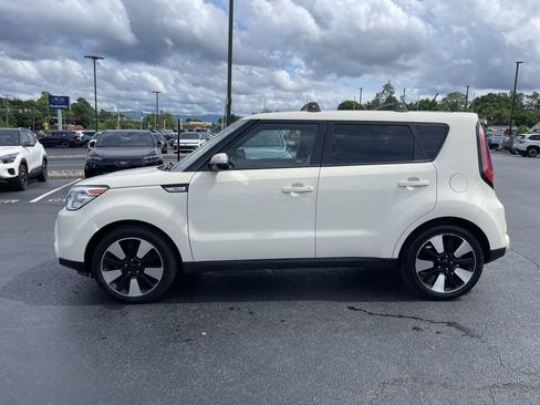 Used 2015 Kia Soul ! w/ Umber Package 1 FWD image 3
