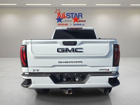 Used 2024 GMC Sierra 2500 AT4 w/ AT4 Preferred Package image 4