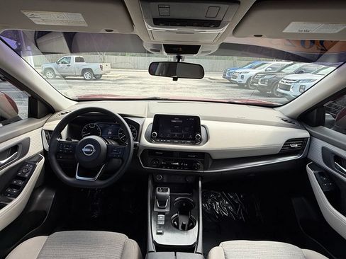 Used 2023 Nissan Rogue SV FWD image 27